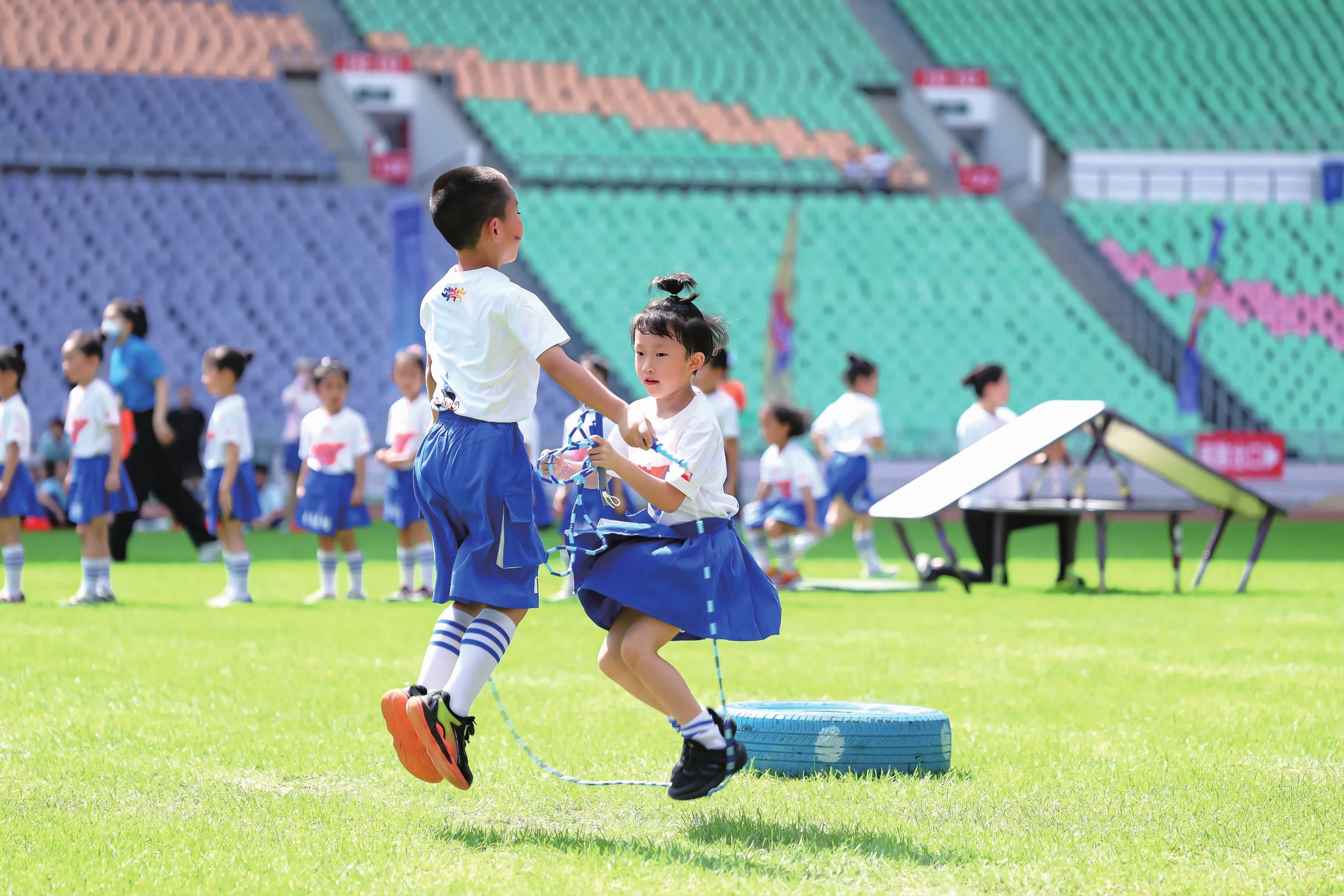 退役又复出！巴萨35岁门神夺4冠，5次赢皇马，特狮近乎无缘美加墨